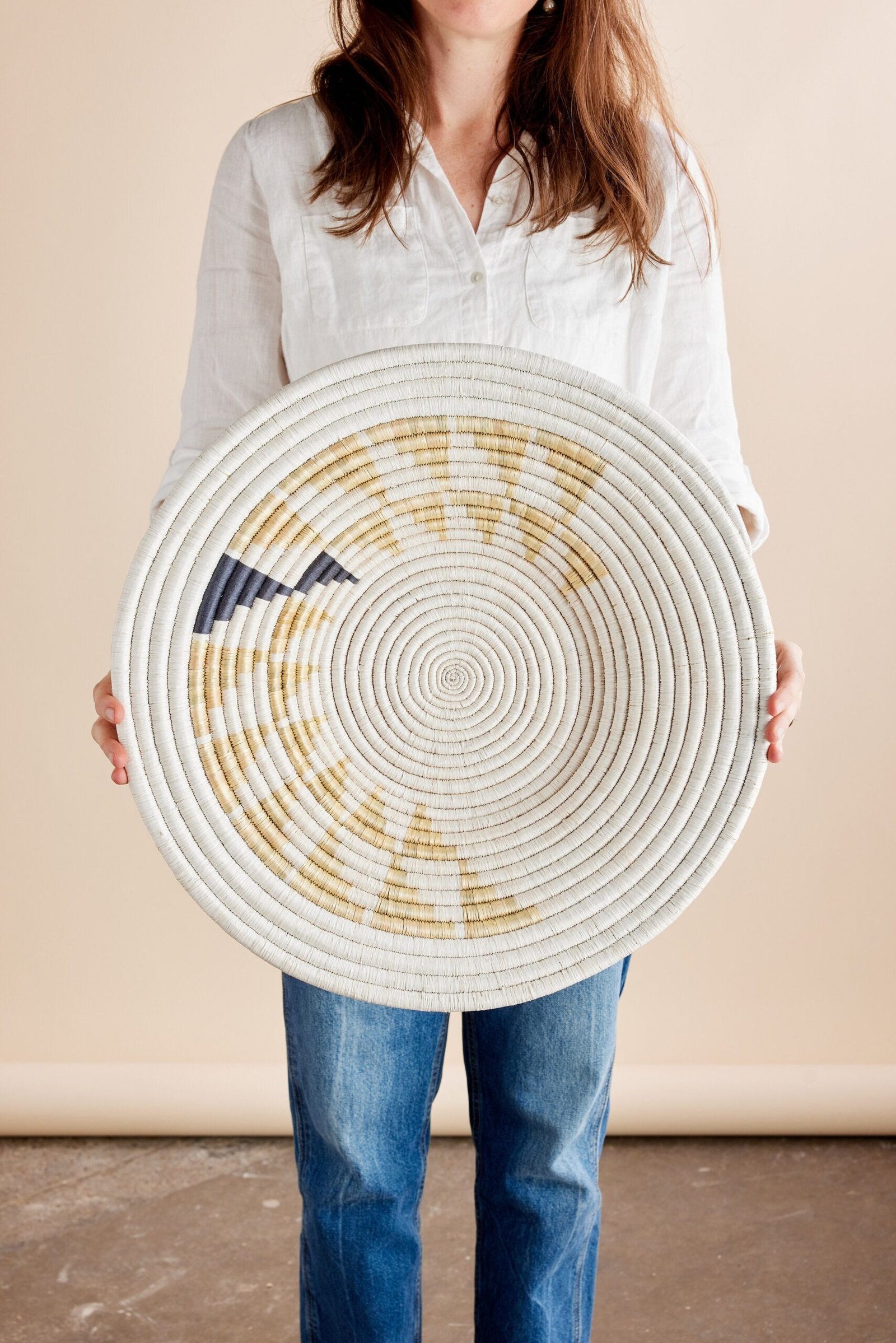 Inyabu_Wall_Basket_large_WomenCraft_kanju.jpg Inyabu Wall Basket - Image 1